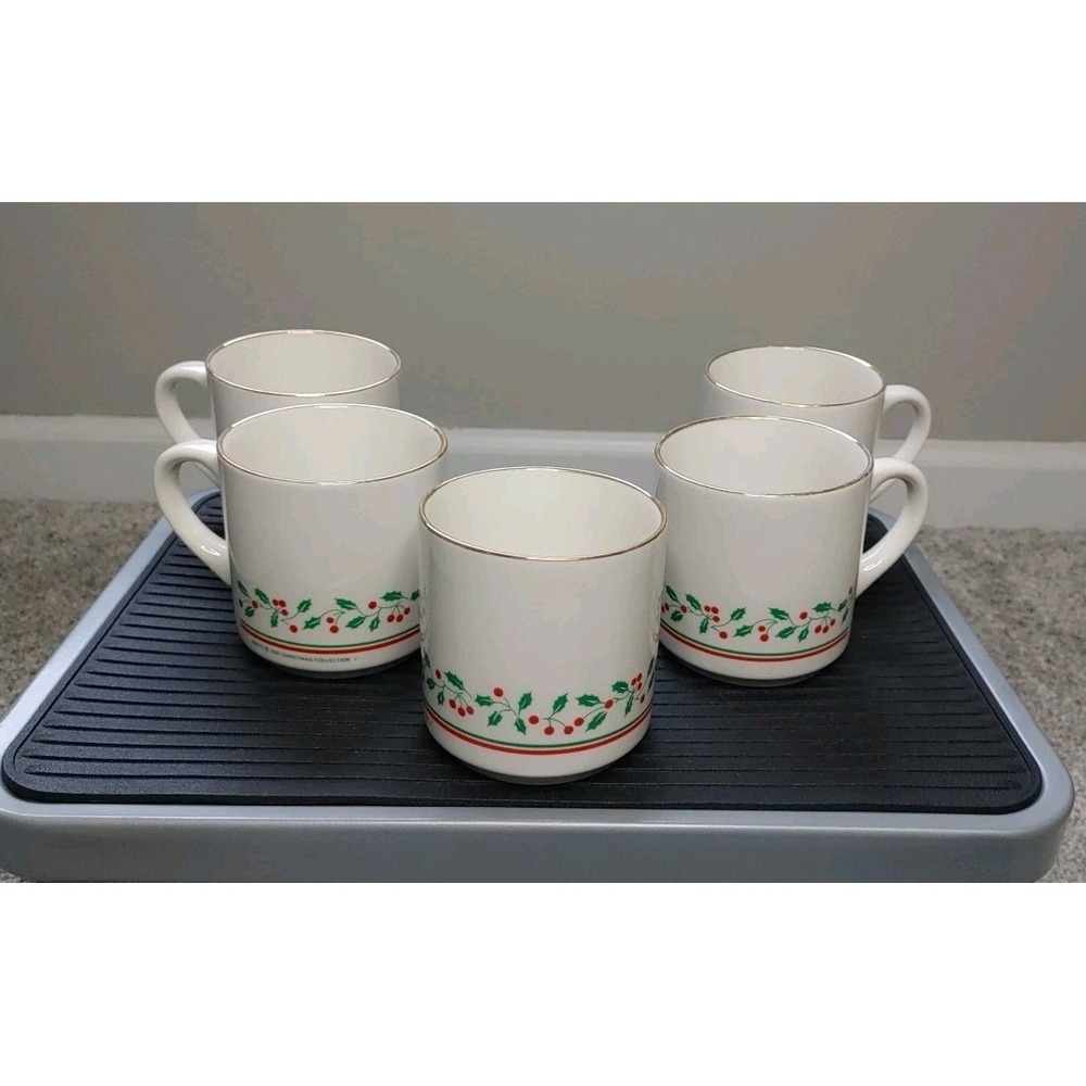 Vintage Arbys 1987 Christmas Collection mugs, gold edged Holly Set Of 5 Cottage